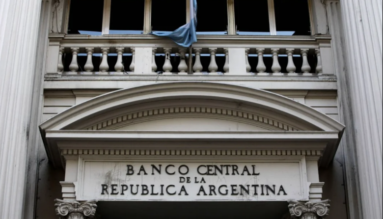 El Banco Central desregula la tasa de los plazos fijos y baja pases del 110% al 80%